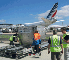 ASN inspection of radioactive material transport at Roissy-Charles-de-Gaulle airport &copy;&nbsp;ASN