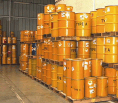 Interim storage of low-level radioactive waste packaged in metal drums pending reprocessing (CEA/Saclay) &copy;&nbsp;ANDRA
