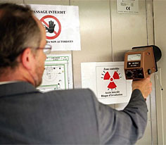 Dose rate check using a babyline at the CHU Henri Mondor University hospital in Cr�teil - August 2008